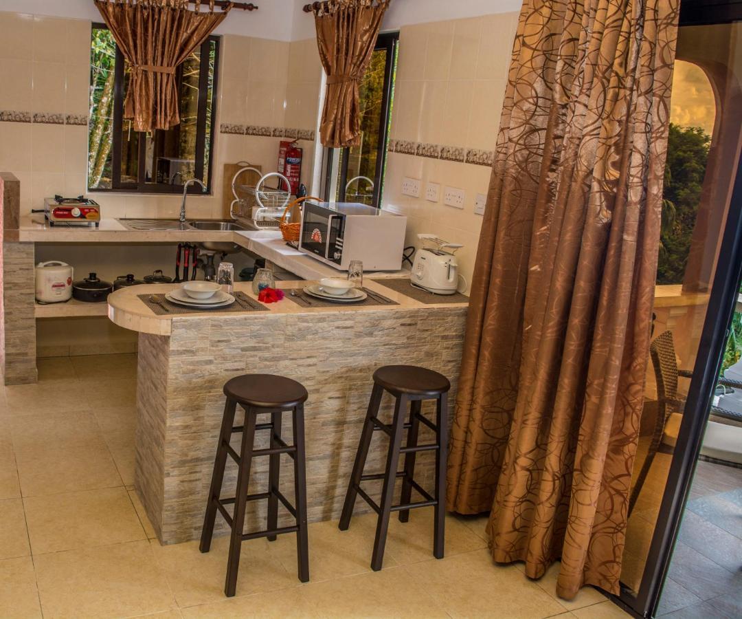 Les Elles Guesthouse Self Catering Baie Lazare  Esterno foto